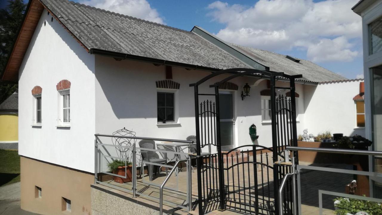 Ferienwohnung S' Kellerstoeckl Fehring Exterior foto